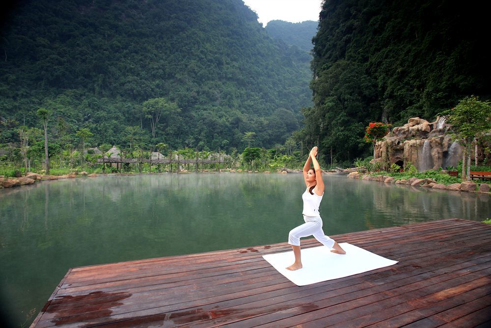 The Banjaran Hotsprings Retreat Hotel Ipoh Exterior foto A woman practicing yoga at the resort